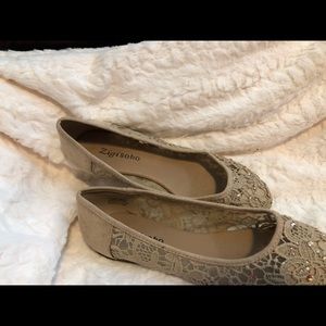 Zigi Soho Hypnotize- Ivory Slip-on Size 7.5